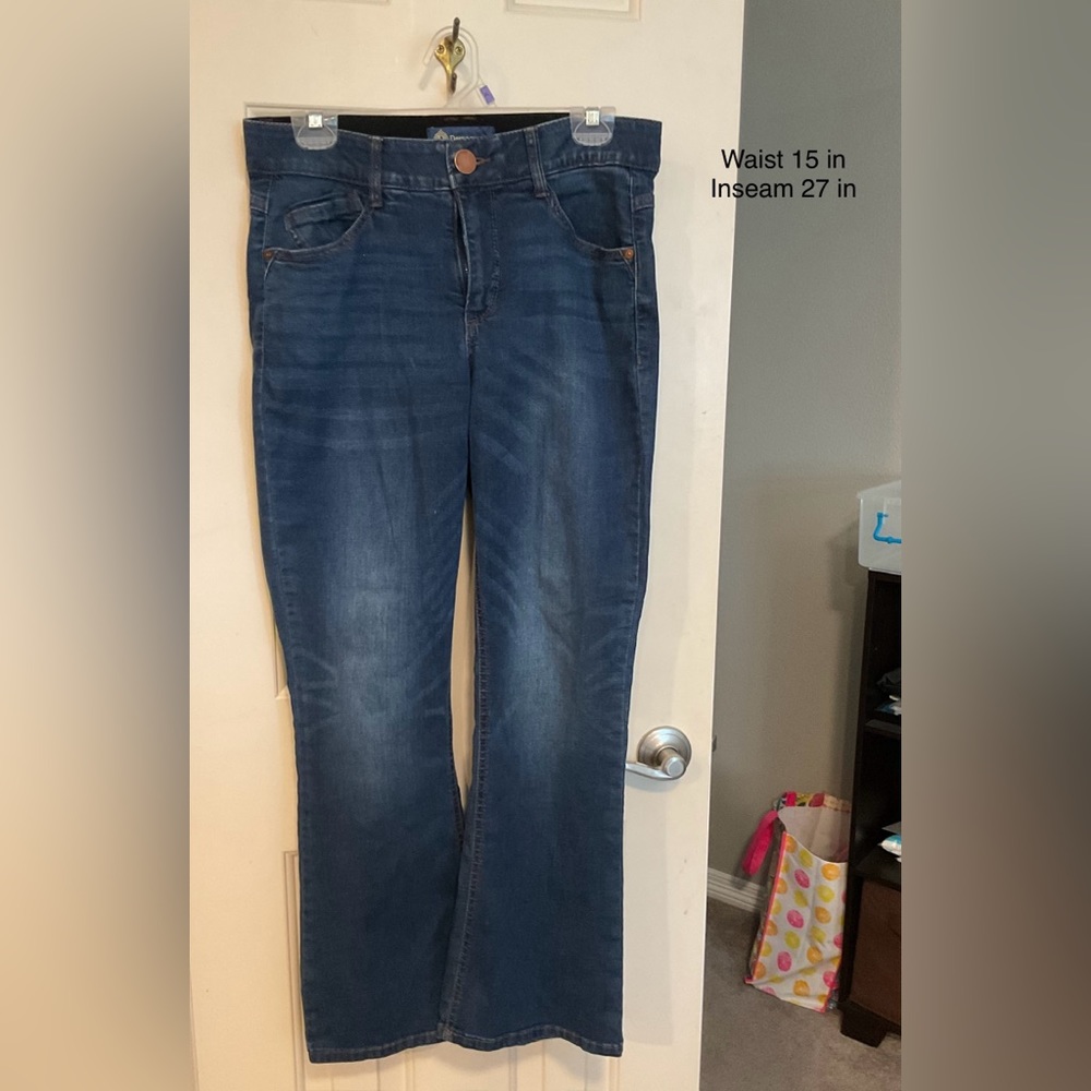 Democracy bootcut jeans
Size 8petite
See measurements on picture
